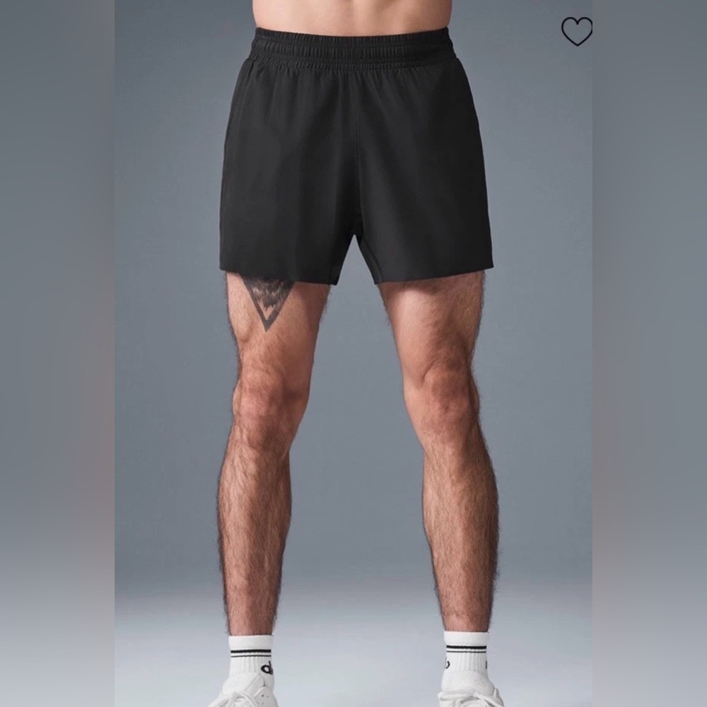 3RD RESTOCK ALO Yoga Men’s “Adapt” Short 5” Inseam with Liner (M)